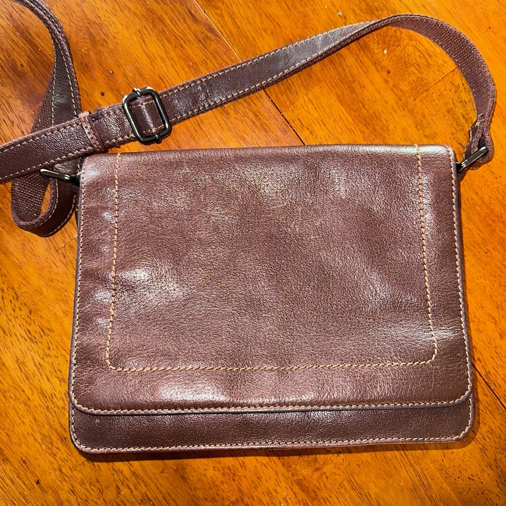 Brown Genuine Leather Messenger Bag with Adjustable Strap. Beautiful condition.